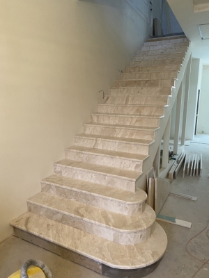 Мраморная лестница